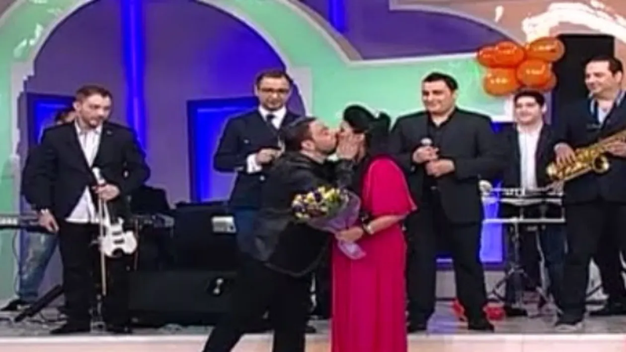Nu e gluma, chiar s-a intamplat! Salam a sarutat-o pe Bahmuteanca in direct! Vezi imaginea care o sa il scoata din minti pe Mihai!