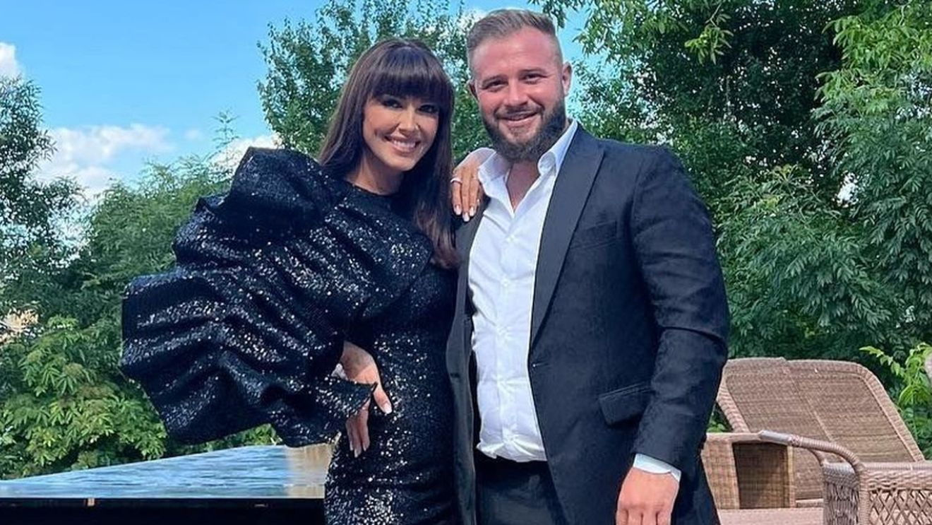 Cine este blonda misterioasă care apare în vacanță cu Andrei Neacșu, soțul Ilincăi Vandici. Adevărul despre presupusa infidelitate a omului de afaceri