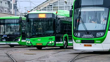 Ce a apărut pe geamul unui autobuz STB. Călătorii s-au amuzat și au început să facă poze imediat