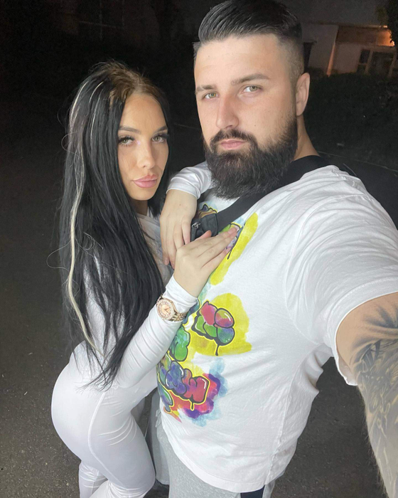 Cum arăta Mira la liceu, înainte să formeze un cuplu cu Ian de la Insula Iubirii. Abia o recunoști!
