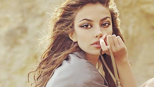 MĂDĂLINA GHENEA a reacţionat după ce s-a scris că se ”bate” cu CATRINEL MENGHIA pentru un post de prezentatoare TV