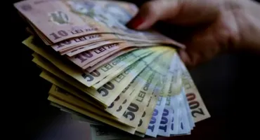 Un preot din București a uitat 2.500 de lei pe capota mașinii sale. Ireal ce s-a întâmplat imediat după!