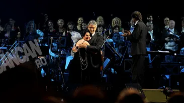 Andrea Bocelli nu si-a putut lua mainile de pe Angela Gheorghiu! A tinut-o strans in brate si abia daca a vrut sa-i dea drumul!