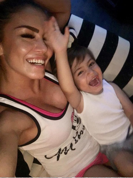 Imaginea mult aşteptată de telespectatori! Andreea Mantea a ajuns în pat cu Victor Slav ”Încet-încet, ăştia doi..”