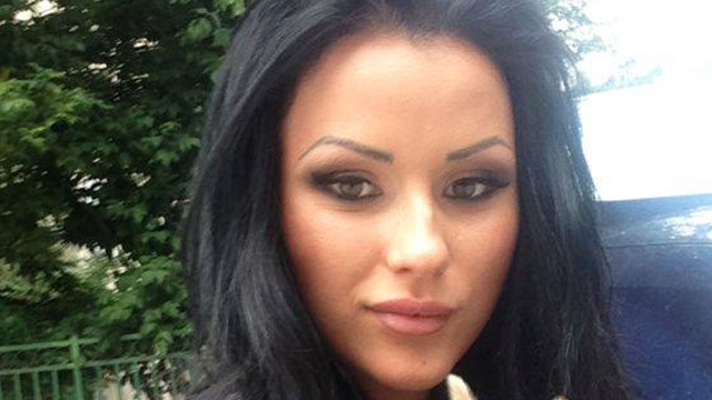 Daniela Crudu este persecutata de Mihai Costea. De frica nici macar nu-si mai saluta vecinii si iese cu cainele doar noaptea