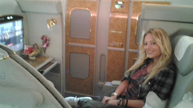 Logodnicul o rasfata peste masura! Delia calatoreste cu un super-avion de lux in vacanta ei din Thailanda!