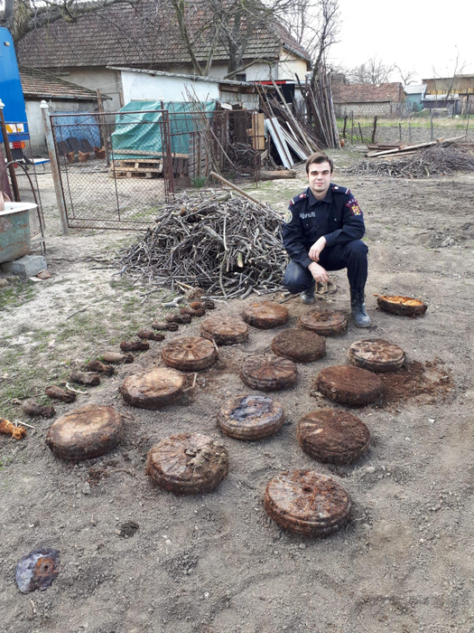 Un bărbat din Timiș a găsit o mină antitanc în grădină. Ce au mai descoperit pirotehniștii pe proprietatea individului