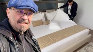 Aflat în Delta Dunării, Piedone a fost în control într-un hotel 5*. A ales o cameră la întâmplare și a intrat. Ireal ce a văzut șeful ANPC