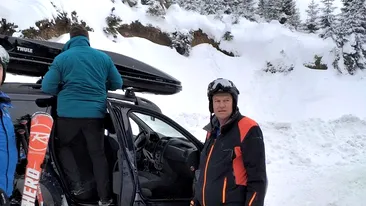 Klaus Iohannis, la munte! Cât costă echipamentul de ski pe care îl purta și cu ce Duster special a urcat