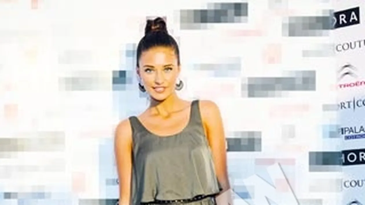 Dupa ce a fost indelung criticata, Antonia a ajuns la Bine Imbracate Sexy in salopeta si bascheti!