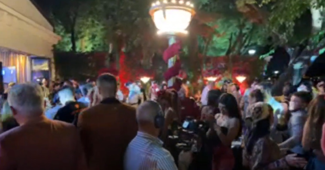 Toată lumea dansează la party-ul lui Droopy (Foto: CANCAN.RO)