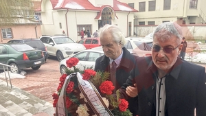 Silviu Prigoană, alături de Laurențiu Reghecampf într-o zi tristă din viața lui! Mesajul scris pe coroana adusă de afacerist și cine e bărbatul cu care a venit și care e foarte apropiat de Anamaria Prodan