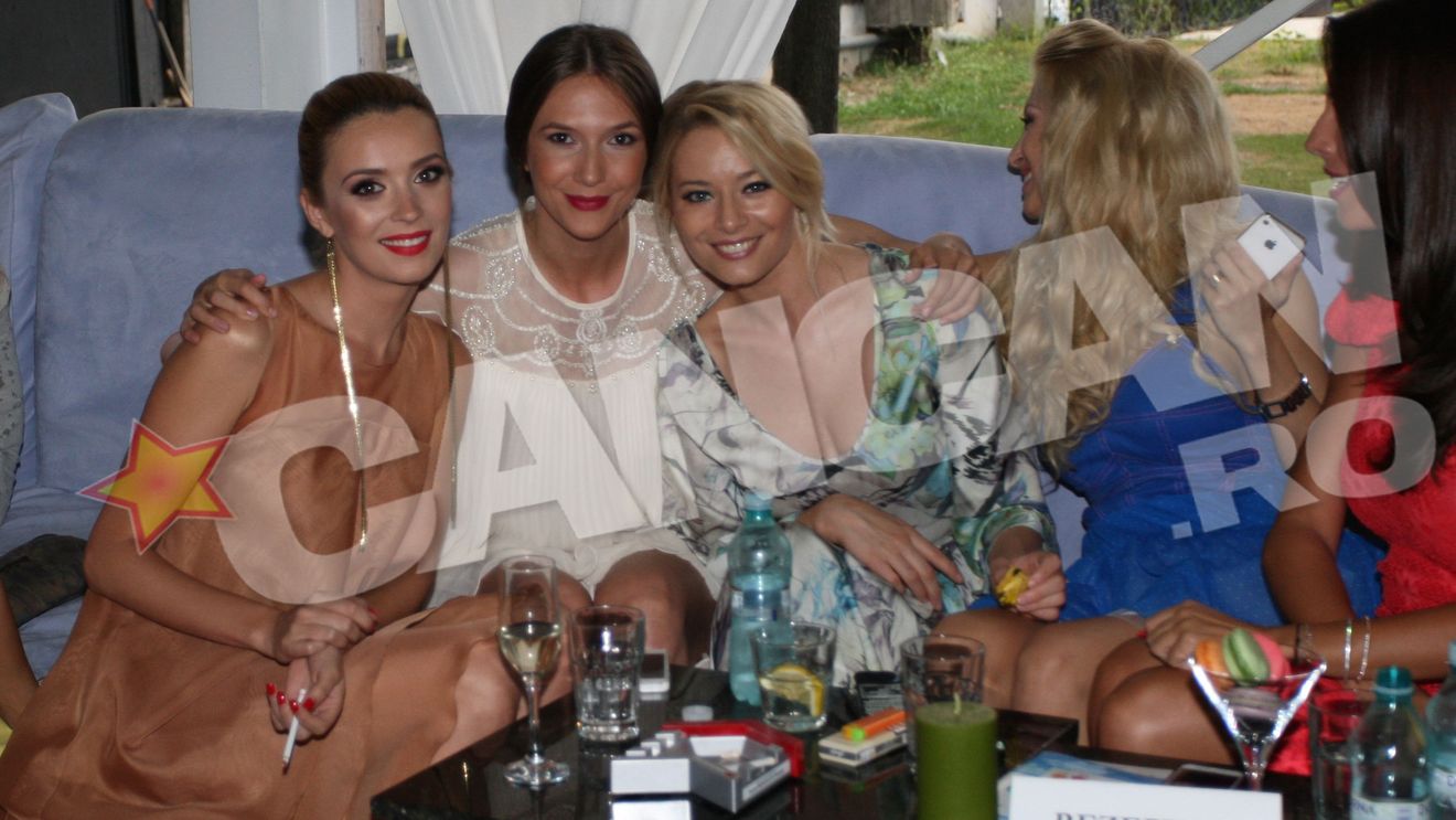 Diana Dumitrescu a sudat tigara de la tigara si a baut sampanie, dar a fost absenta la prima aparitie de anvergura dupa despartire