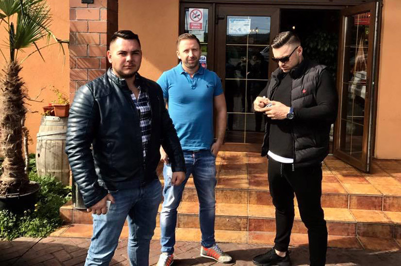 Dragoş Voicu (centru), alături de Alin Tâmplaru (stânga) şi Adi Sasu (dreapta)