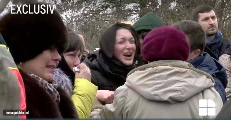 Primele imagini de la înmormântarea Anastasiei Cecati! Rudele și prietenii, împietriți de durere