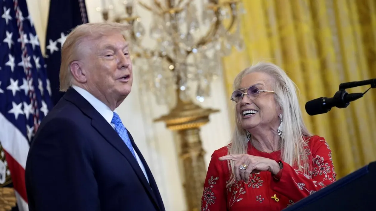 Cine e miliardara care l-a „mituit” pe Donald Trump! Președintele SUA spune că i-a oferit 250 milioane de dolari, ca să nu se lase