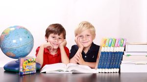 Vestea momentului pentru elevii din România. Statul le poate acorda stimulente de până la 3.000 de lei. Ce condiții trebuie să îndeplinească