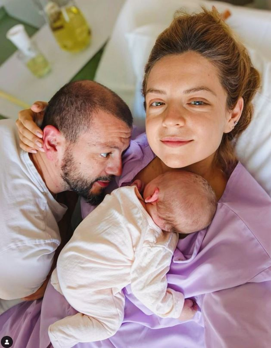 Vichi Răileanu alături de soțul ei și de Maria, mezina familiei/ sursă foto: Instagram