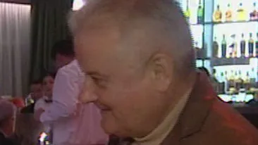 VIDEO Columbeanu a lasat fitele deoparte! A preferat jumarile si painea cu untura in locul altor delicatese la o petrecere!