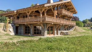 Cele mai tari zece cabane din lemn scoase la vanzare! Vezi de ce proprietarul cere 12 milioane pe o casa din California!