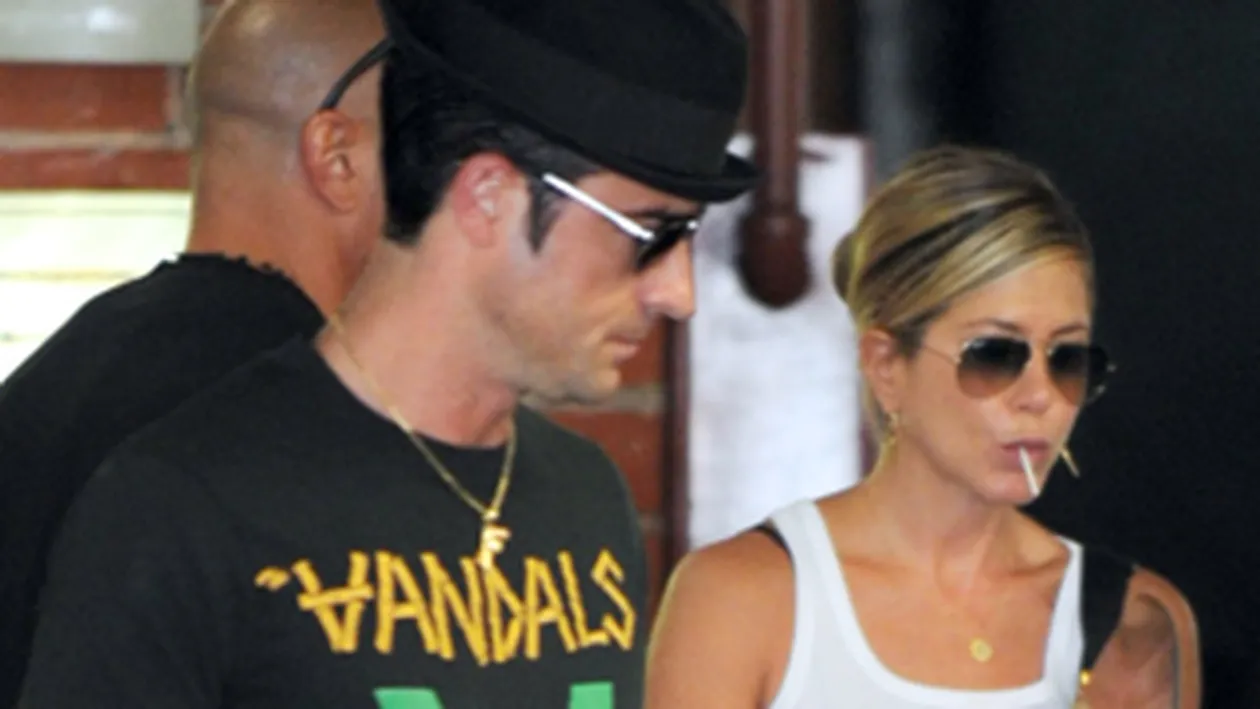 Aniston suge acadeaua langa amorez