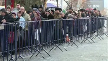 Înghesuială mare, de Bobotează, la Patriarhie! Sute de credincioşi s-au strâns să ia agheasmă!