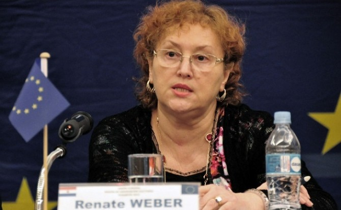 Renate Weber este europarlamentar, avocat, activist pentru drepturile omului și political adviser