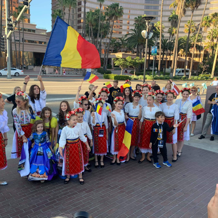 Raisandra, victorioasă la un prestigios concurs de la Hollywood: a luat Placheta de Campion Mondial pe muzică și 8 medalii