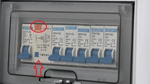 Ce se întâmplă dacă apeși acest buton de pe tabloul electric. Un expert susține că trebuie să o faci lunar