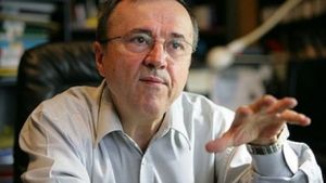 Ion Cristoiu,despre învestirea Guvernului: "O operațiune politico-electorală în favoarea lui Iohannis!"