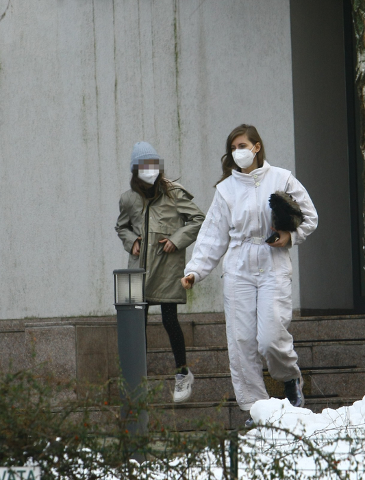 Iulia Albu a ”panicat” strada când a apărut într-un combinezon ca al infecționiștilor de la Wuhan