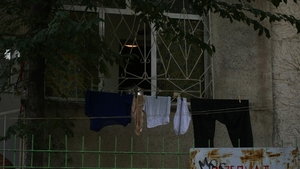 Isi face umbra cu... chilotii! Intra aici sa vezi ce cantareata celebra a oferit trecatorilor o priveliste uluitoare