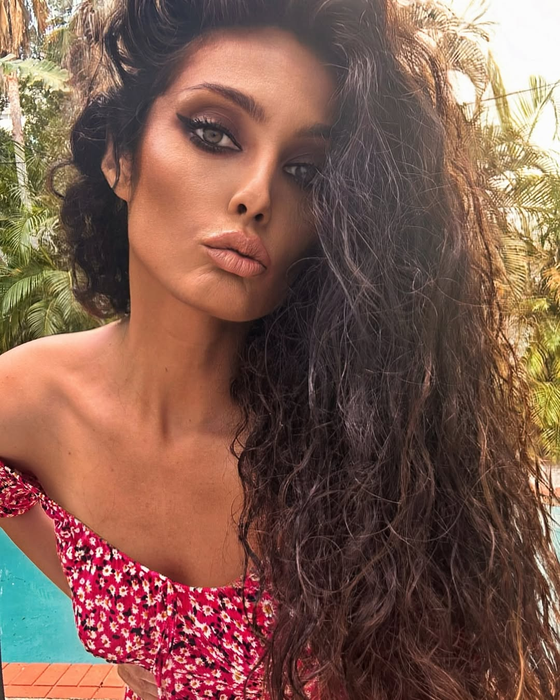 Claudia Pavel s-a reprofilat! Vedeta de la noi a dat lovitura peste Ocean