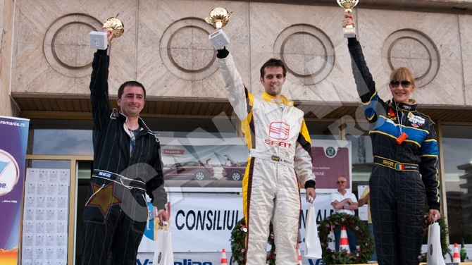 Roxana Ciuhulescu a castigat locul al treilea la automobile diesel intr-o etapa a Campionatului National de Viteza in coasta Dunlop 2011