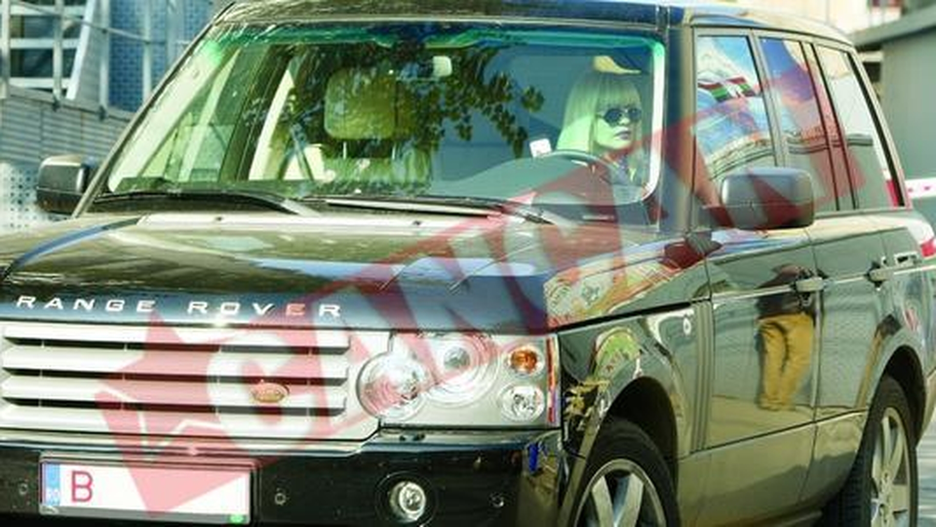Lori are un Range Rover