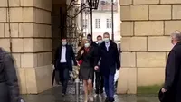 Cum a apărut Carmen Iohannis alături de președinte la slujba de Crăciun | VIDEO