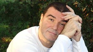 Neoficial, averea i-a fost evaluată la 1 miliard € înainte să moară! Mama şi cele 5 văduve ale miliardarului din Galaţi au declanşat ”Jihad-ul” pentru moştenire… şi-au deschis 400 de procese! Nici măcar averile lui Patriciu sau Adamescu nu au stârnit un asemenea război! Fost prieten cu Sorin Ovidiu Vântu, bogătaşul a fost considerat unul dintre cei mai nemiloşi afacerişti de după Revoluţie