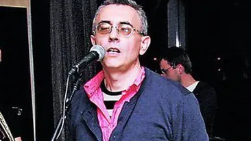 Dan Teodorescu (Taxi) a mai facut un clip pe prietenie. A avut 30 de vedete si a platit doar 5.000 de euro