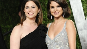 Selena Gomez și mama ei, date în judecată de două companii. Care sunt acuzațiile