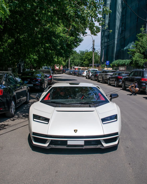 Lamborghini-ul pe care milionarul Florian a dat 2,8 milioane de euro (Foto: Instagram)