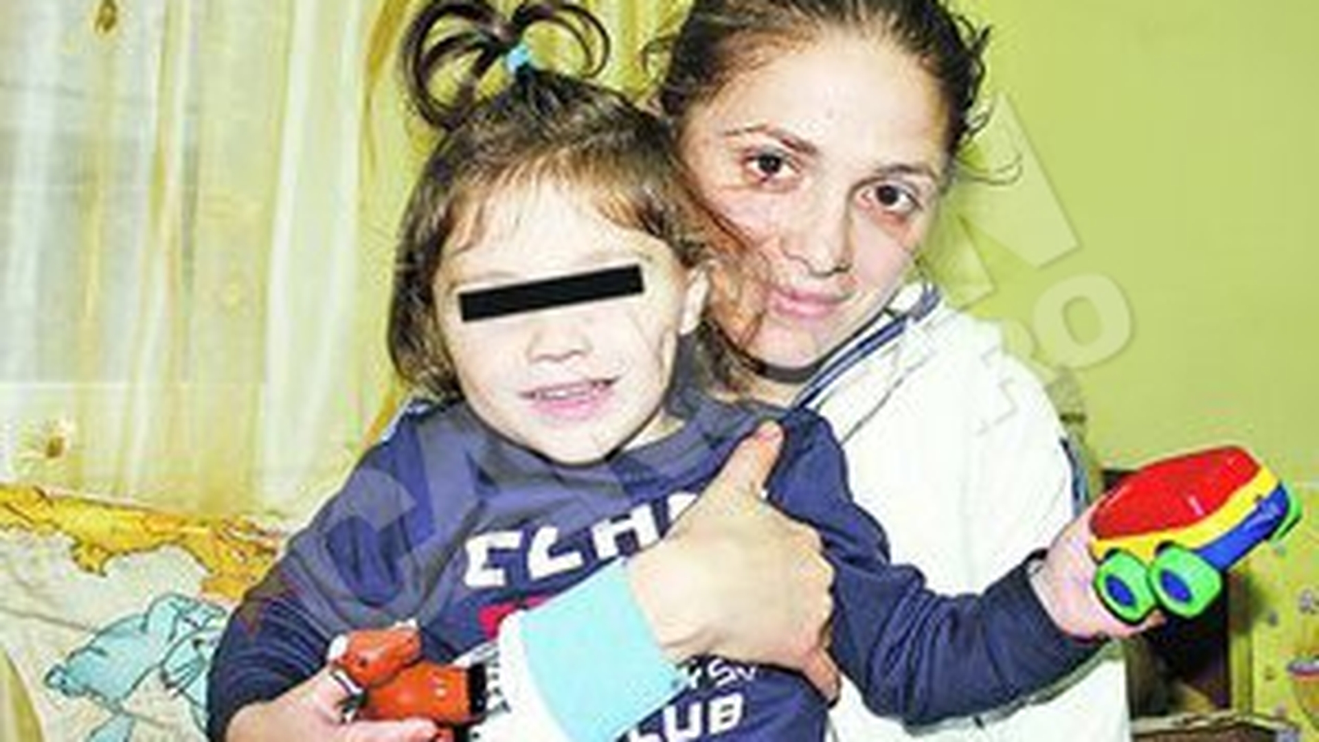 Familia micutului, nemultumita de verdictul dat de magistrati. 200.000 de euro daune pentru bebelusul ars in incubator