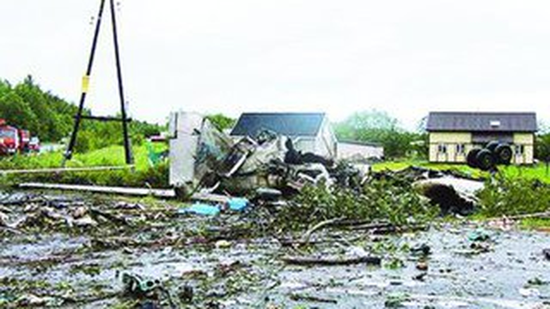 La un pas sa se prabuseasca peste case