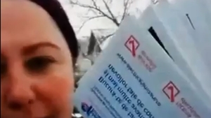 VIDEO. Mesajul unei poștărițe din Dâmbovița pentru asistații social a devenit viral: "Ajutoare pentru puturoși nu e! Ieșiți și faceți pârtie la porți"