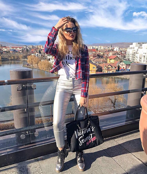 Cristina, blondina cu care Alex Bodi a "fugit" la Paris