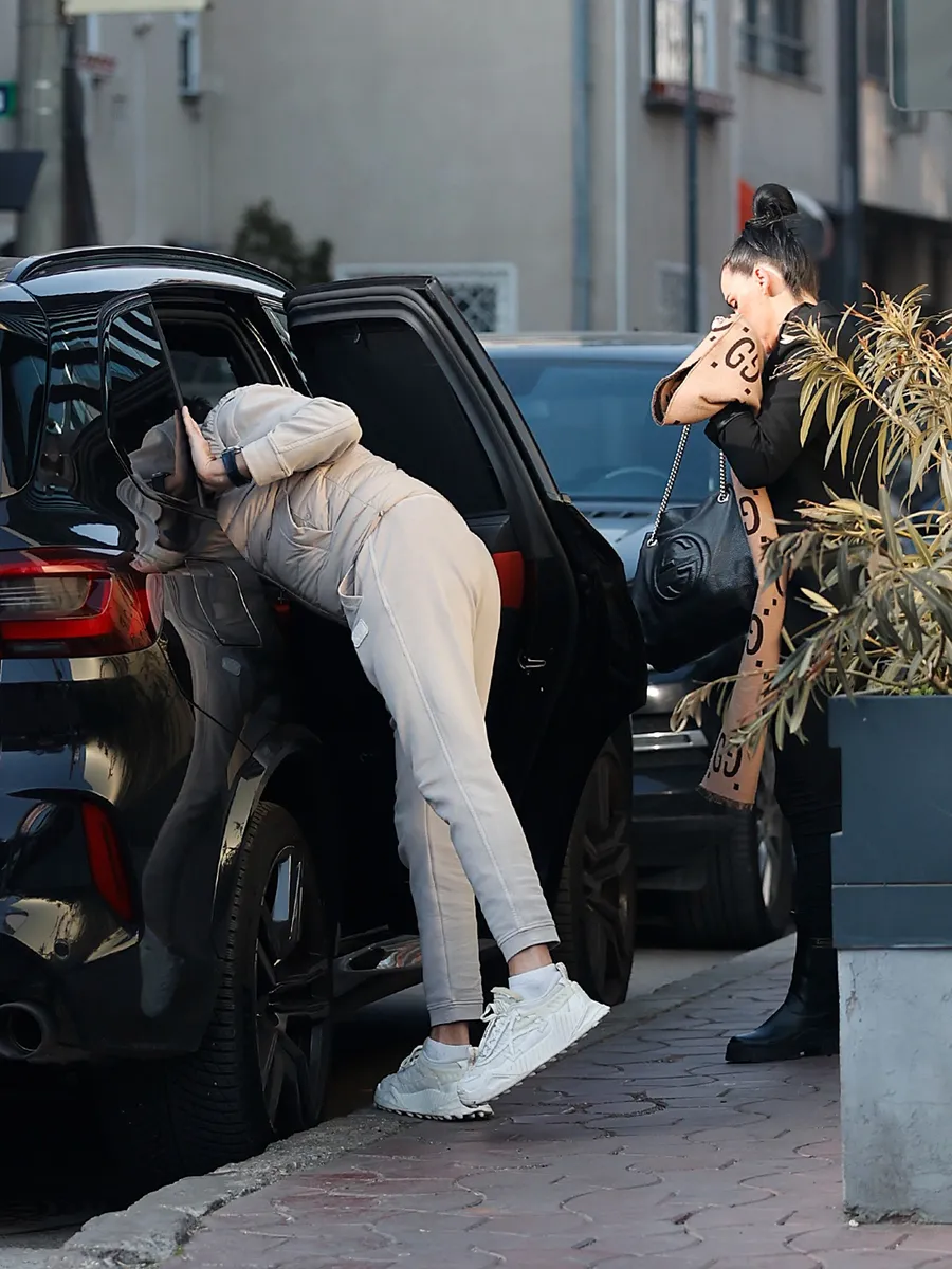 Lavinia și-a etalat eșarfa și geanta de aproape 4000 de euro