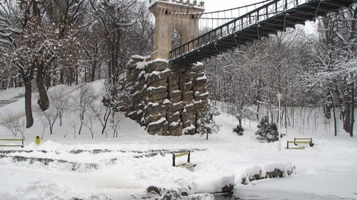 (P) Craiova sub asediul vremii capricioase! Ninsoare, ceață și temperaturi schimbătoare dau planurile peste cap