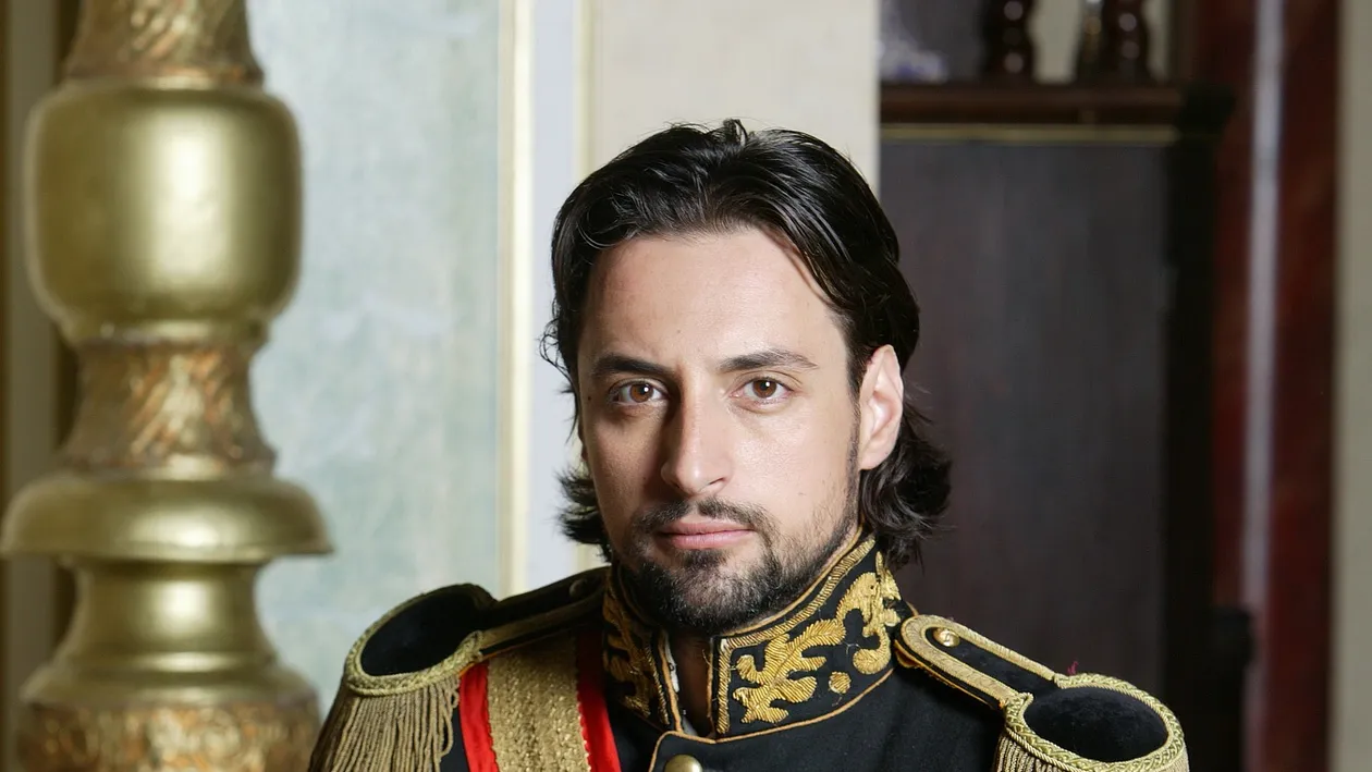 Amor ca-n telenovele! E inca insurat, dar Denis Stefan a cerut-o in casatorie pe bebelusa. Vezi cand si-au planificat nunta