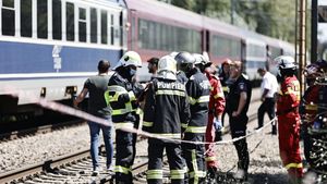 Accident grav pe linia de cale ferată București – Constanța. O persoană a căzut sub tren și a murit | FOTO