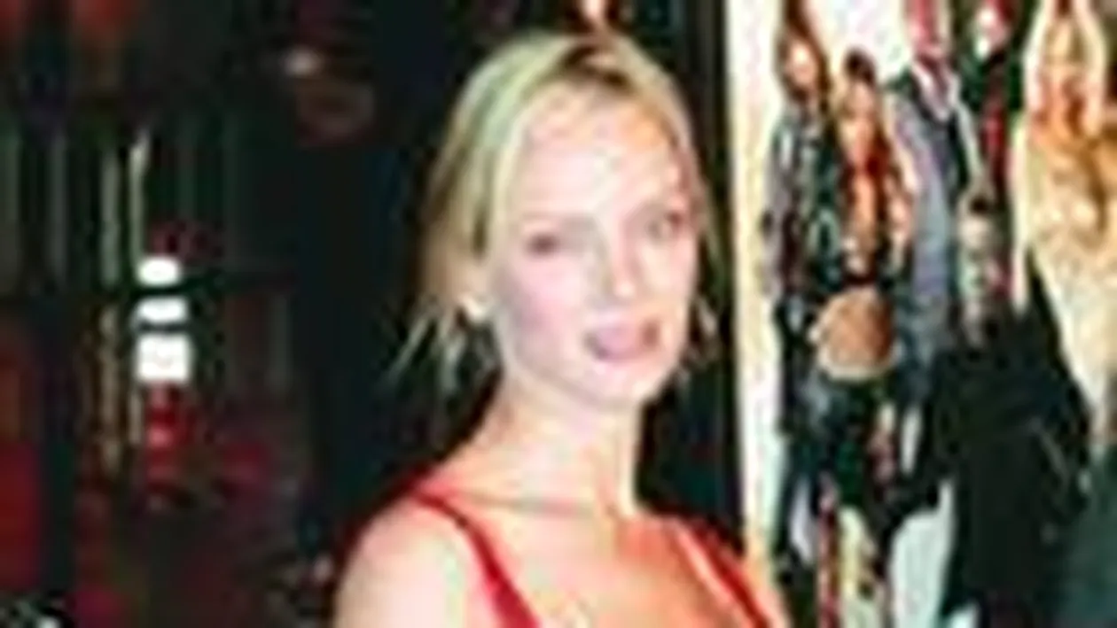 Colierul Angelinei Jolie Si geanta Umei Thurman, licitate la Bucuresti