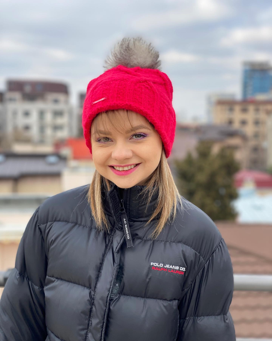 Cum arată Fetița Zurli, fără costumaţii. Actrița Vero Căliman are 32 de ani